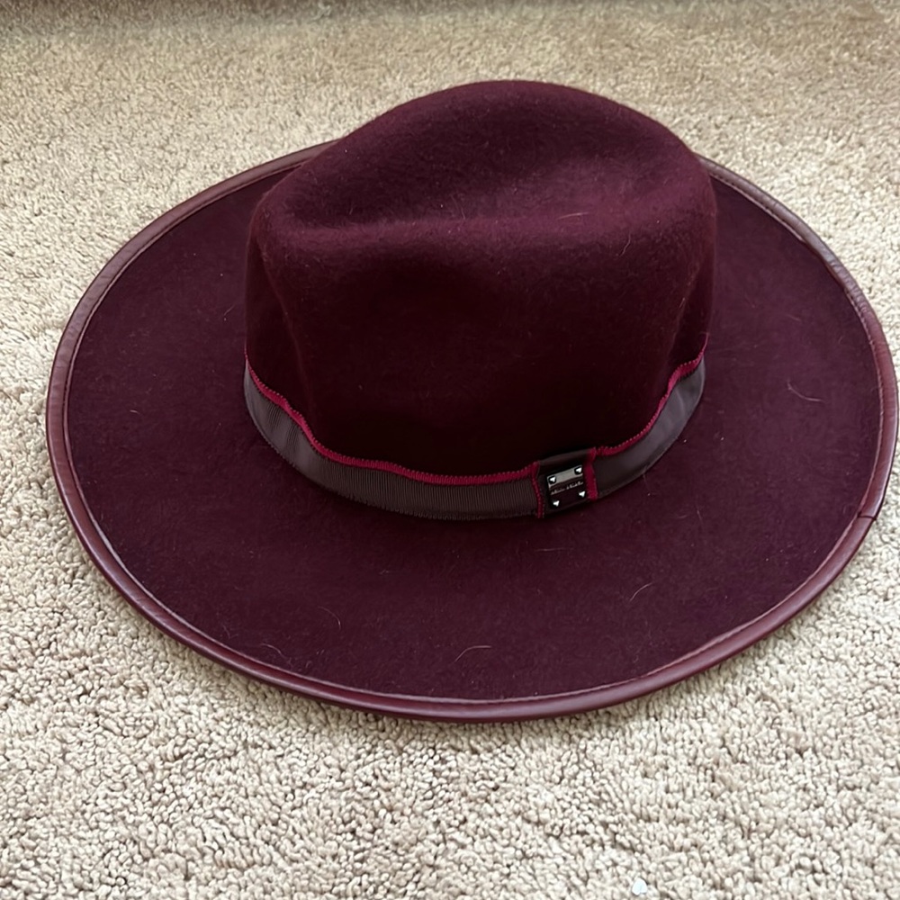 Henri Bendel New hat - Picture 1 of 3